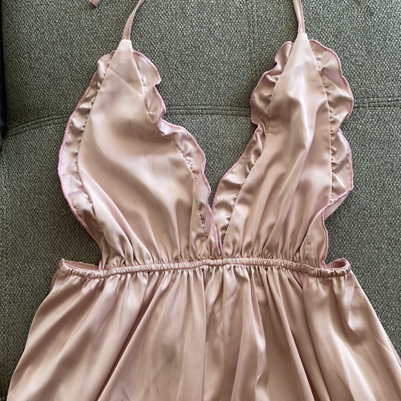 Open back - Picture 2 of 2